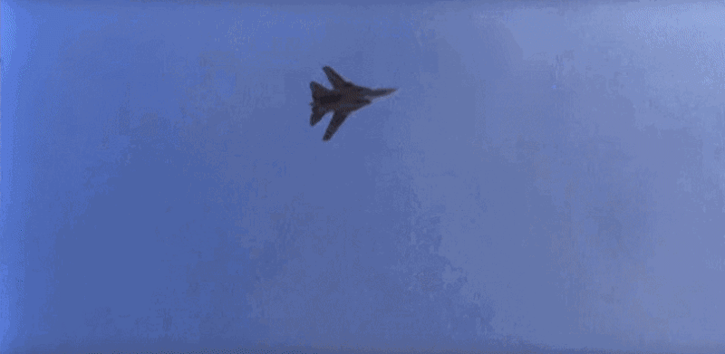 Нашел для вас сцену из фильма "Топ Ган" в виде анимации.