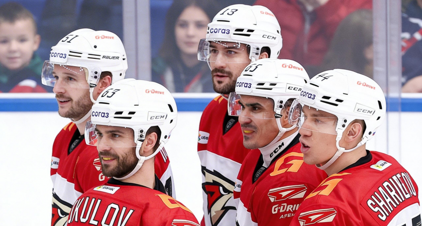    Игроки "Авангарда" Александр Щербак/ТАСС