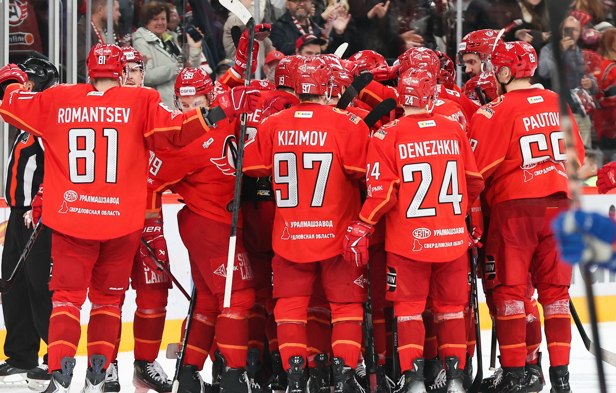    Игроки "Автомобилиста"  Донат Сорокин/ТАСС