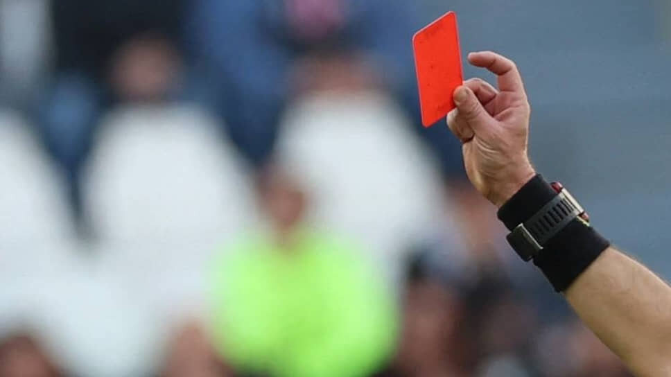 За время следствия по делу «Торпедо» список арбитров, обвиняемых в противоправном влиянии на результаты матчей, вырос до 13 человек.📷Фото: Ciro De Luca / Reuters