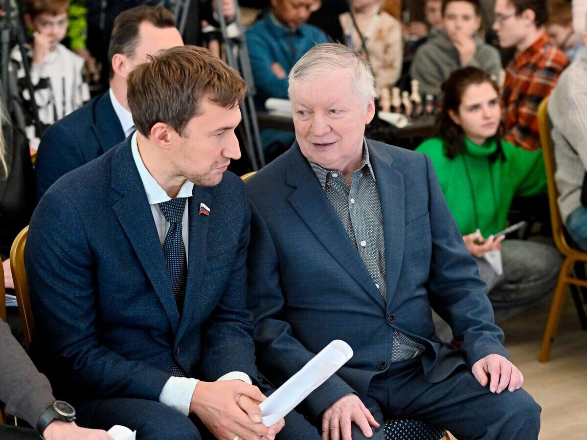    Сергей Карякин и Анатолий Карпов | © Фото : Федерация шахмат Московской области