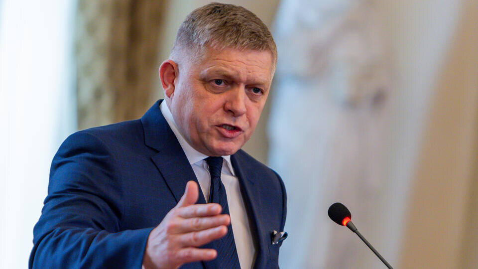     Фицо: Киев пытается обмануть ЕС, убедив в неработоспособности "Дружбы" DOMINIKA KORTVELYESIOVA/EPA/TASS