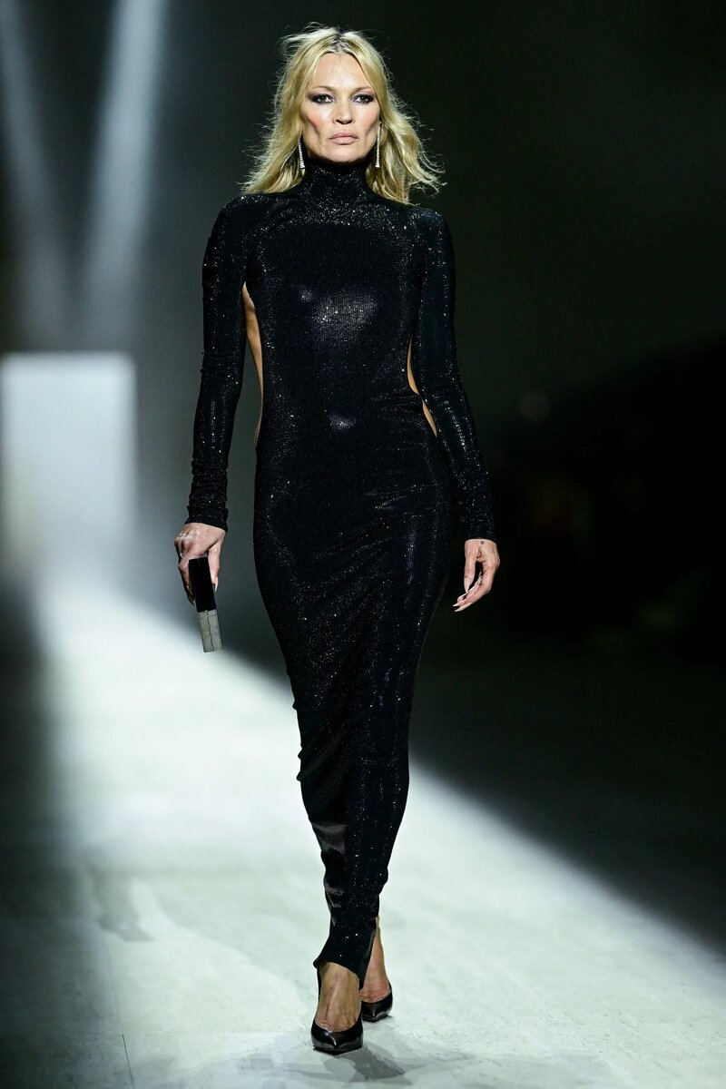    Кейт Мосс появилась на подиуме в эффектном образеLegion-Media