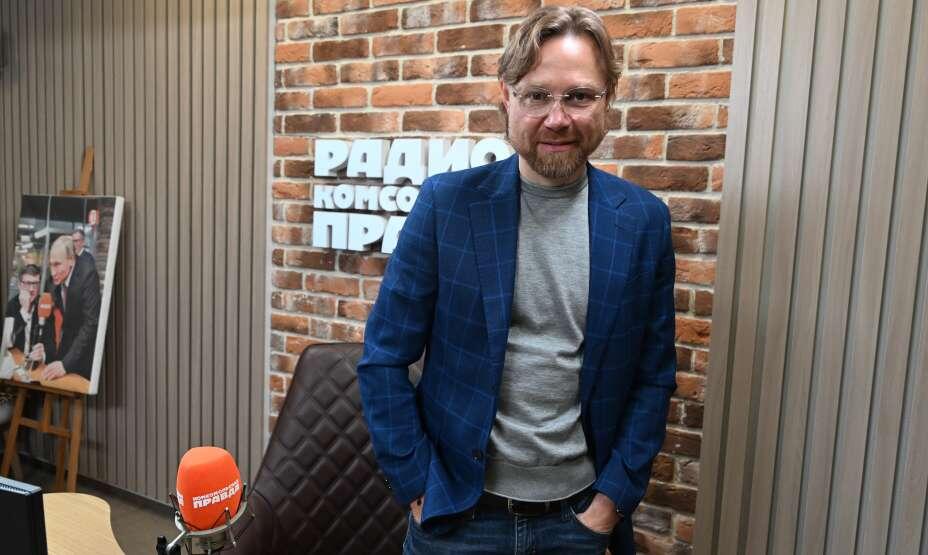    Главный тренер Валерий Карпин считает, что футболистам нужно обязательно прочитать "Робинзона Крузо". Фото: Михаил Фролов, "Комсомольская правда"