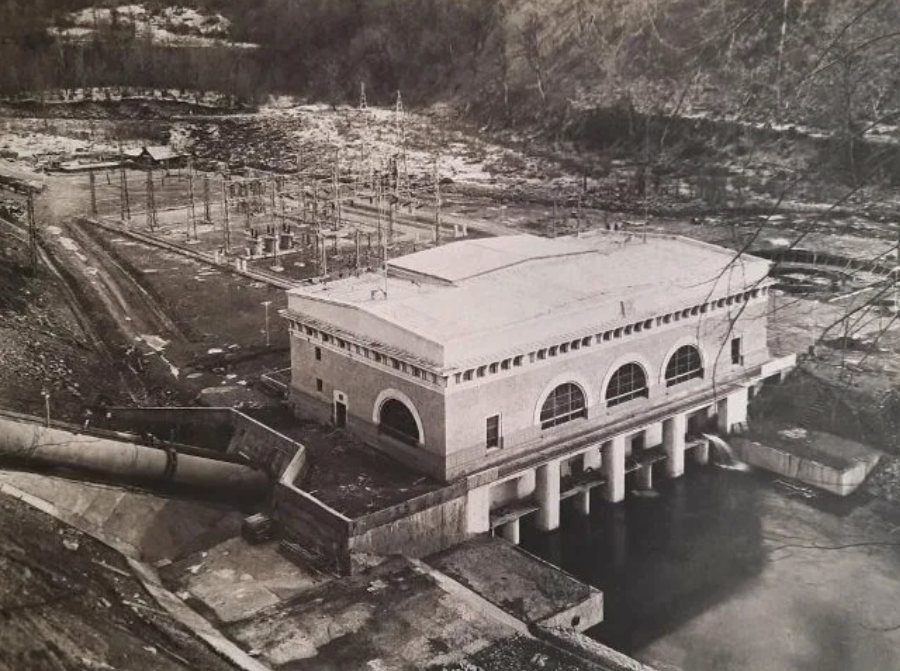 Краснополянская ГЭС - первая стройка Е.Н. Батенчука. Источник: https://pastvu.com/p/1424989?share=1