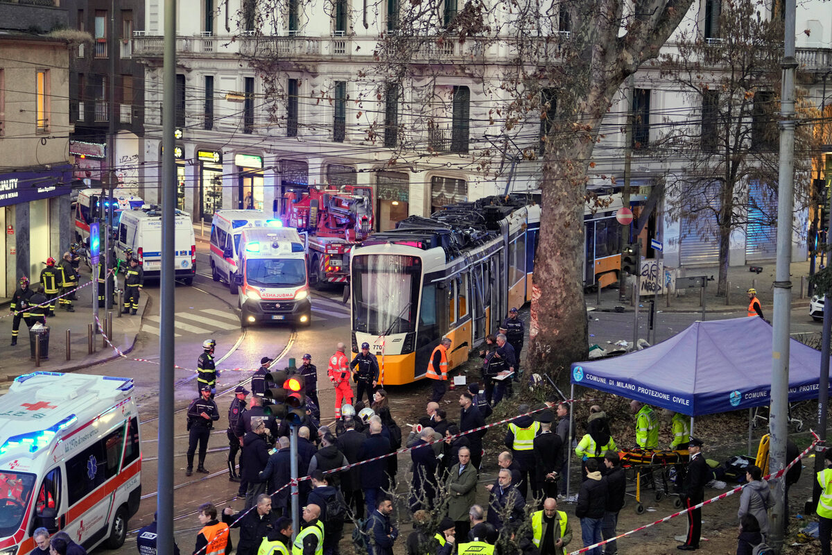    Трамвай сошел с рельс в Милане AP