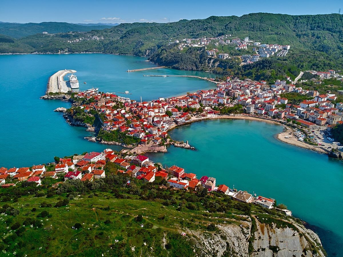 Вид на городок сверху