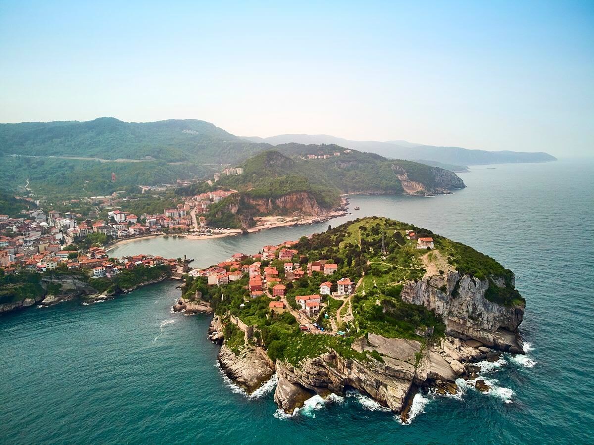 Вид на Амасру