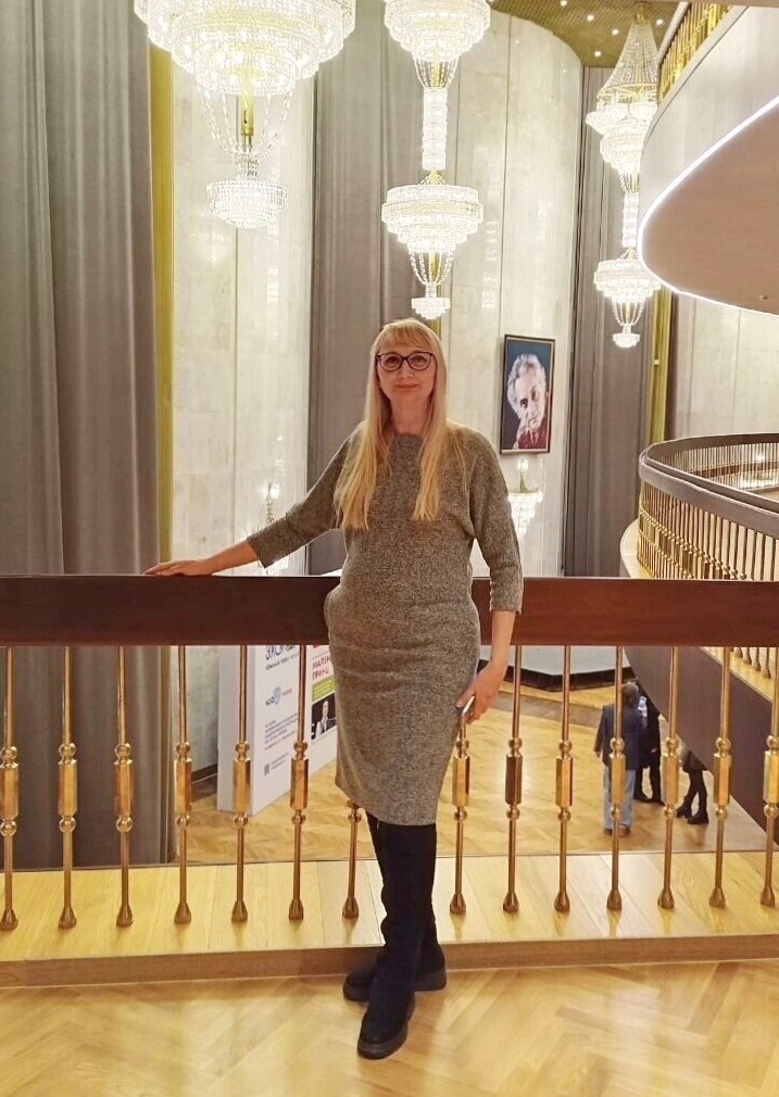 Я в фойе театра