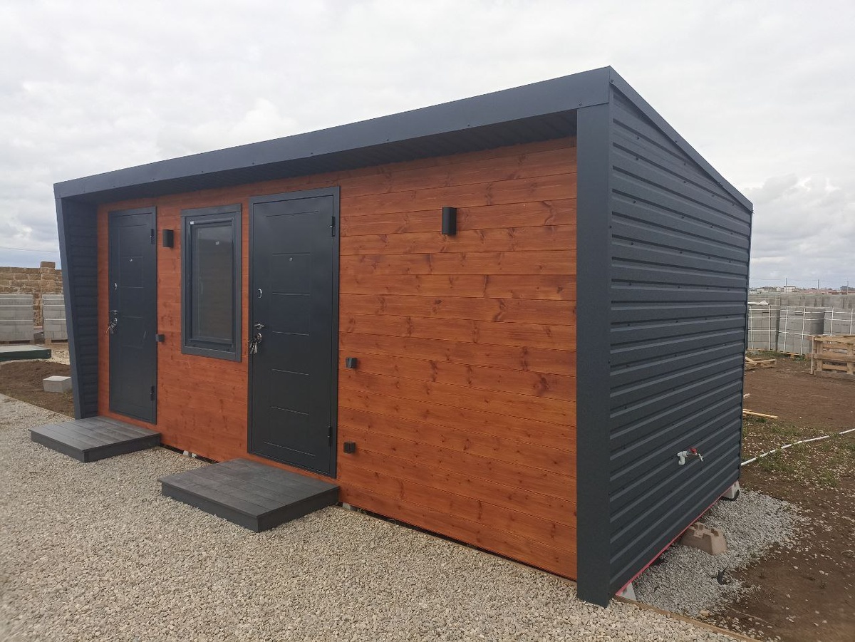 Этот же утепленный хозблок. Вид снаружи.