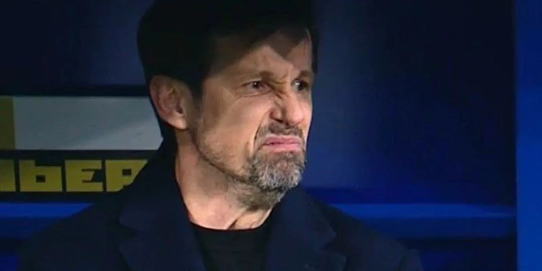 Игроки "Зенита" хотели подарить на юбилей Семаку галстук. Судья Сухой вручил ему победу...