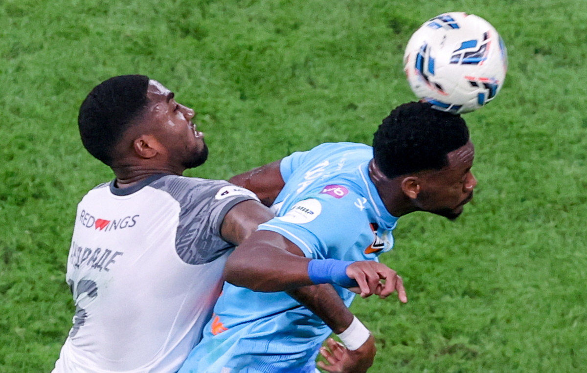    Кевин Андраде ("Балтика") и Жерсон ("Зенит")  Александр Демьянчук/ТАСС