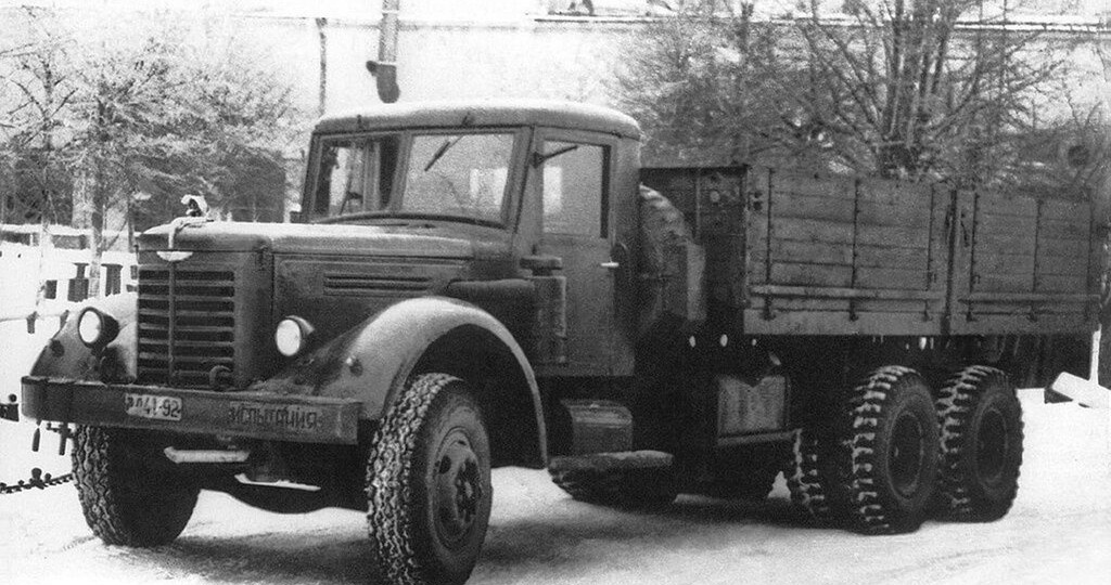 ЯАЗ-210 — трехосный «тяжеловоз»