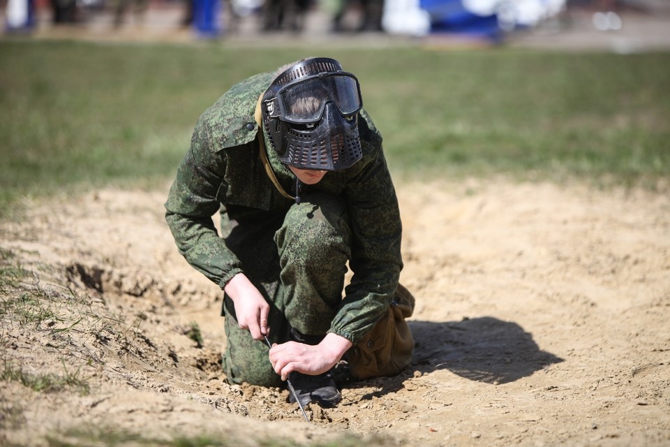    Школы Ростовской области обеспечат пособиями для уроков по начальной военной подготовке. Дмитрий АХМАДУЛЛИН