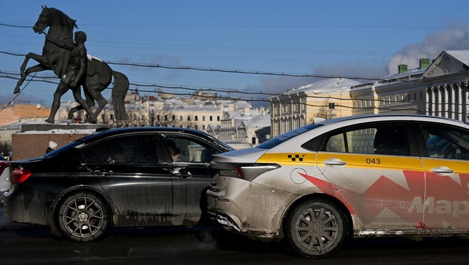   Такси на Невском проспекте. Автор фото: Ермохин Сергей