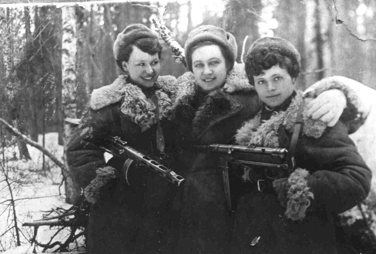 Советские разведчицы. Источник: https://clck.su/edJdi