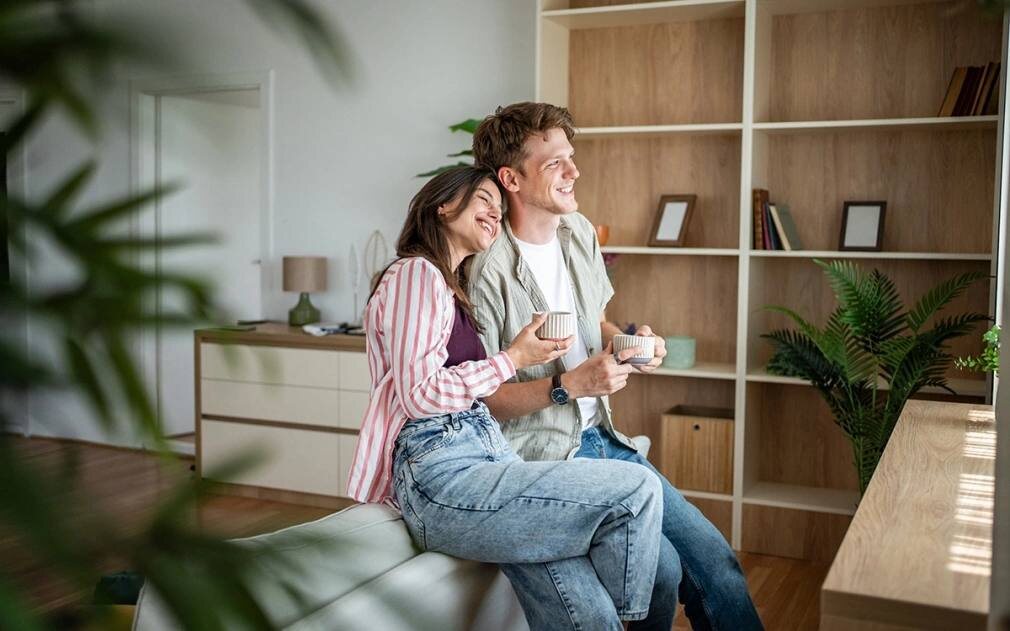 Молодая семья снимает квартиру 