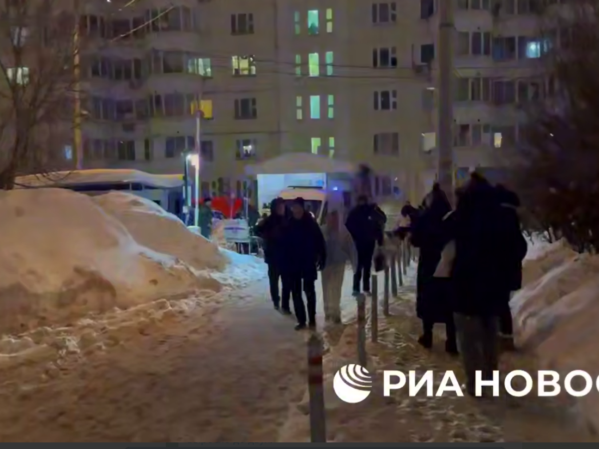    У дома на юго-западе Москвы, где прогремел взрыв | © РИА Новости