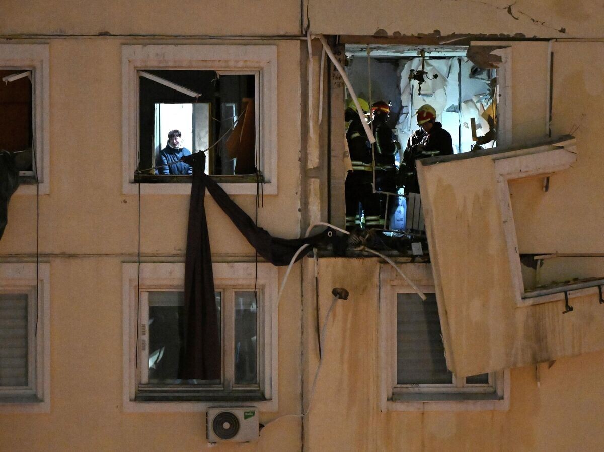    Работа сотрудников экстренных служб на месте взрыва в жилом доме на улице Кадырова на юге Москвы | © РИА Новости / Екатерина Чеснокова