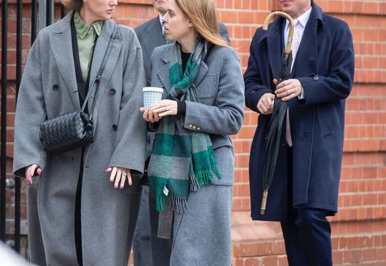 Эдоардо все-таки вернулся, и принцесса Беатрис появилась с мужем на публике, впервые после задержания отца