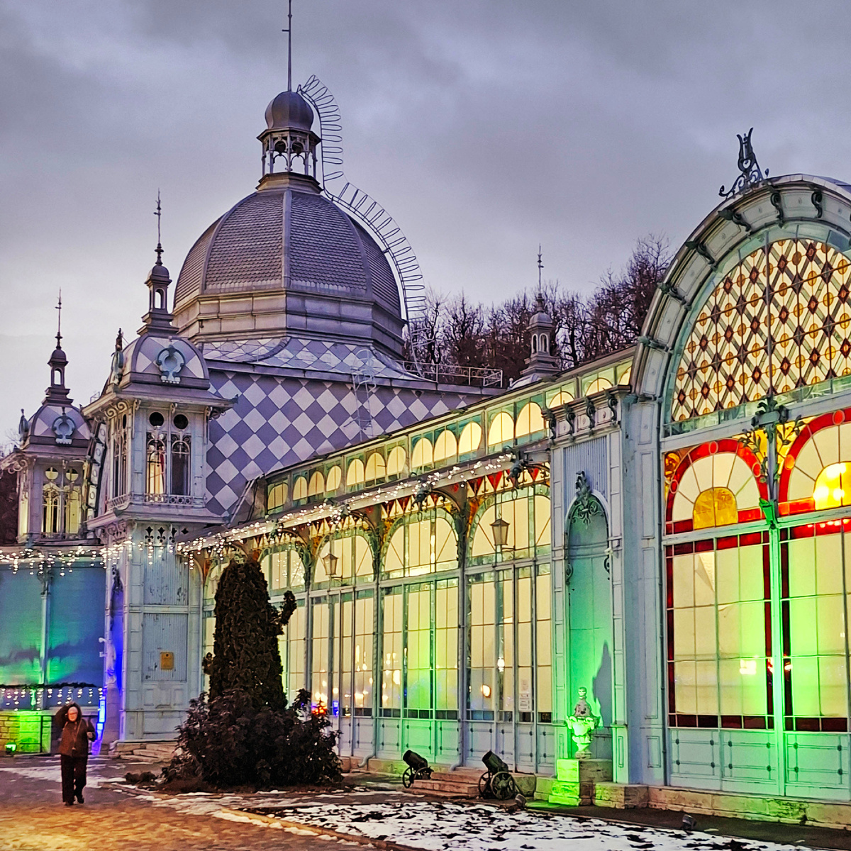 Пушкинская галерея в Курортном парке Железноводска - объект культурного наследия России федерального значения. Фото автора.