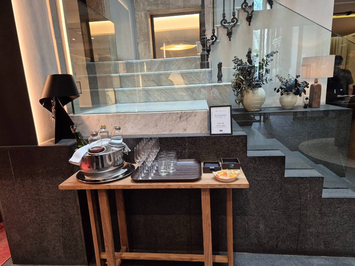 отель "H10 Urquinaona Plaza", Барселона,  Испания 