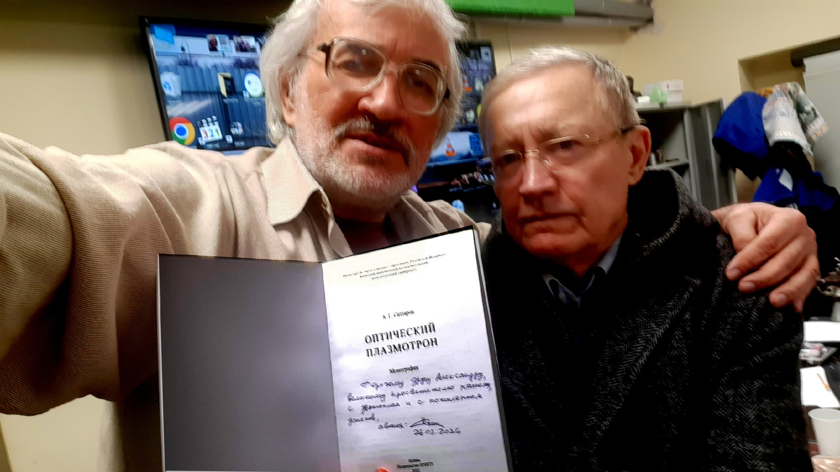 СКРОМНАЯ БИБЛИОТЕКА
в моей библиотеке не много книг
но все авторские экземпляры
Саттаров А. Г. гланый специалист по Лазерным Ракетных Двигателей