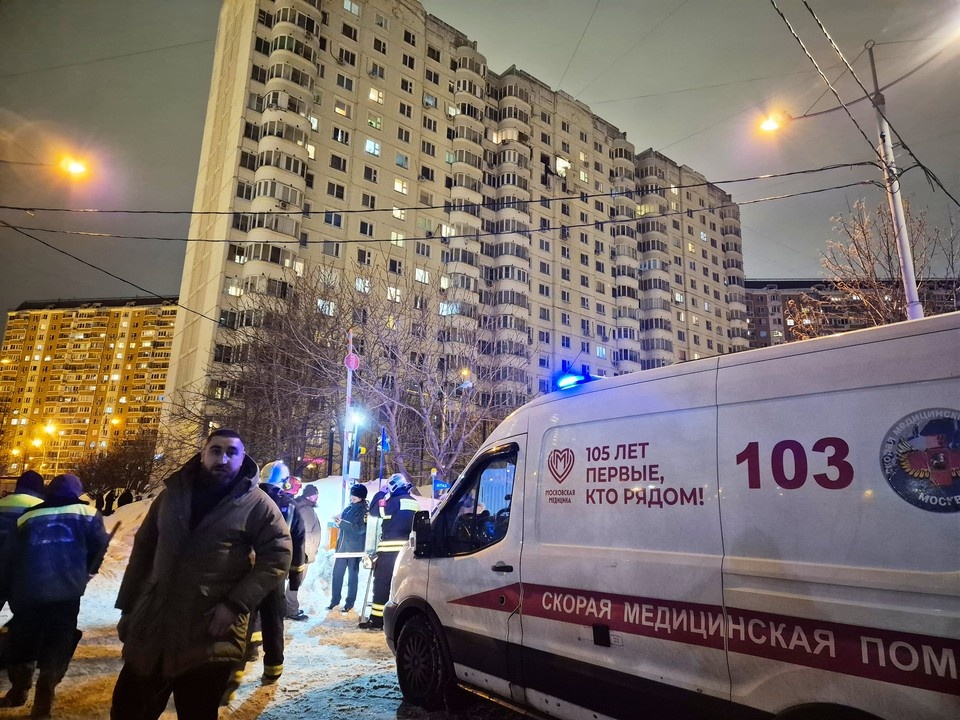   Работа экстренных служб на месте взрыва в квартире дома на юго-западе Москвы. Фото: Воронин Денис /Агентство «Москва»