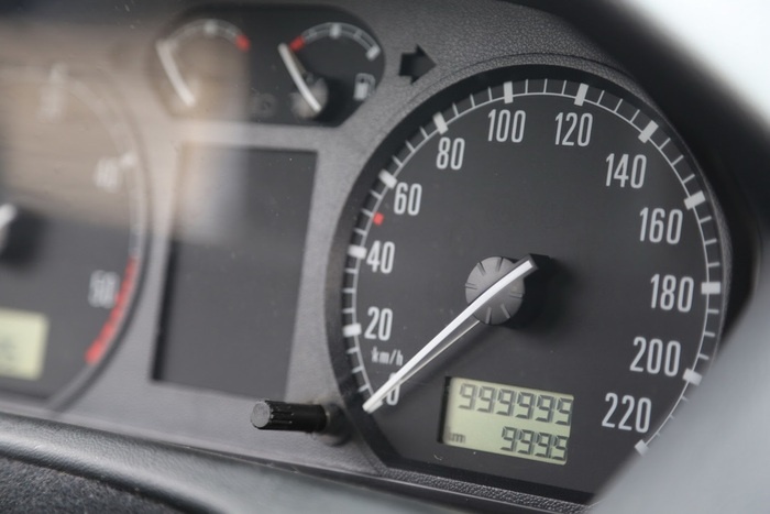 Если пробег более 100 тыс. км, машину можно считать старой. Фото: roadgid.ru