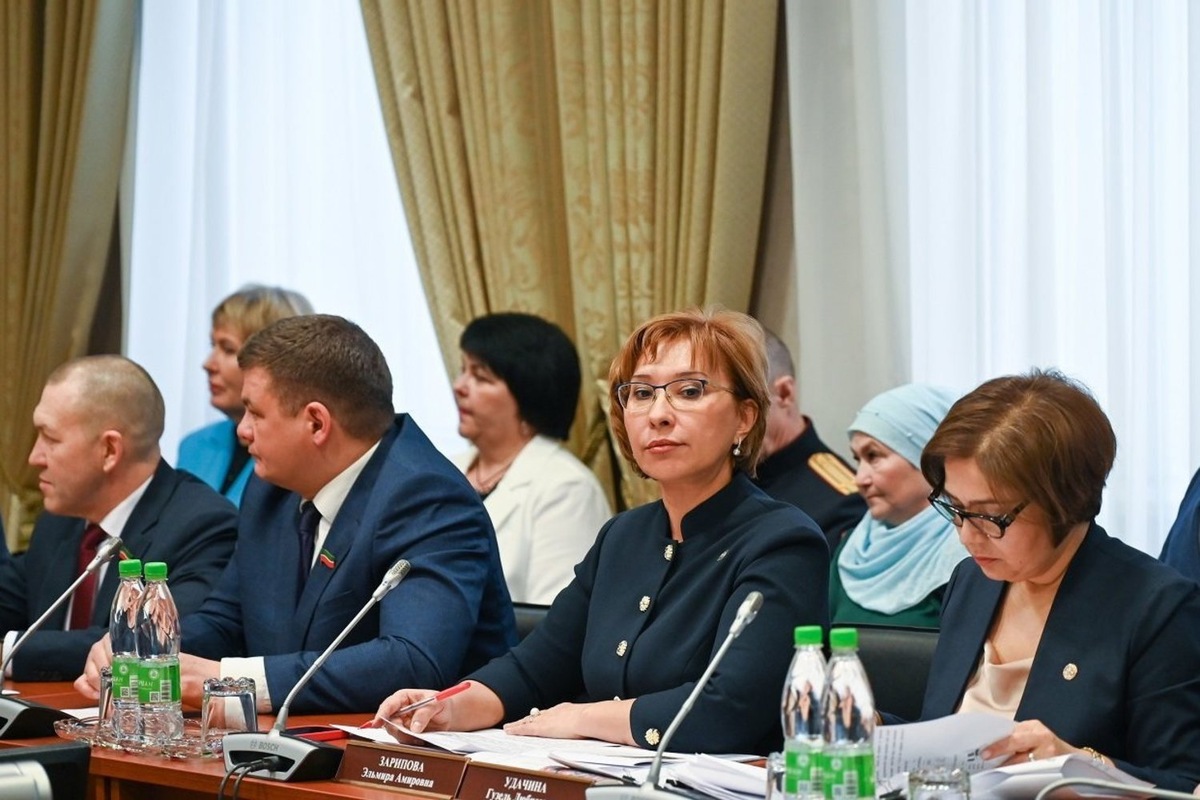    Министр предложила спроецировать татарстанский опыт на всю Россию: в рамках республиканской программы «Содействие занятости» участники СВО проходят переобучение и осваивают актуальные на «гражданке» профессии. взято с сайта Госсовета РТ