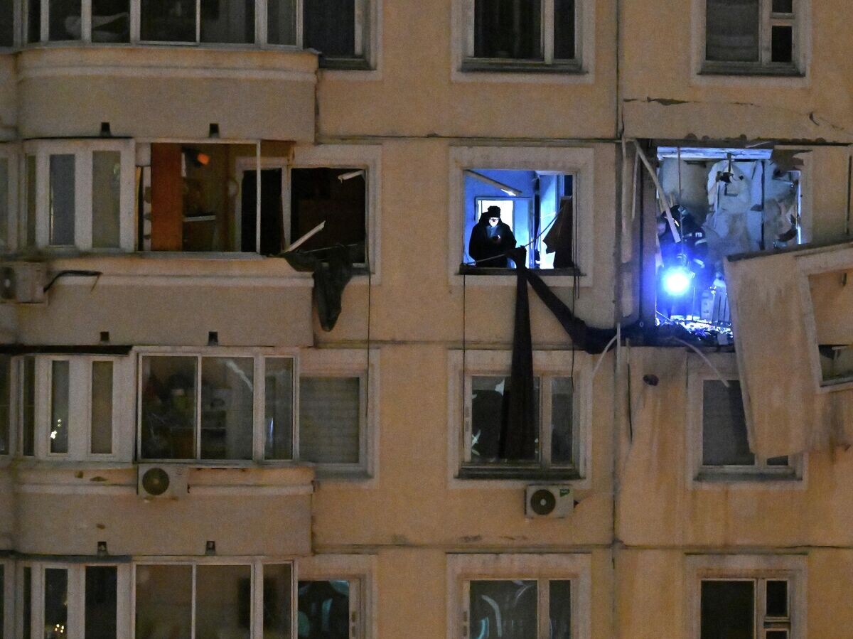    Работа сотрудников экстренных служб на месте взрыва в жилом доме на улице Кадырова на юге Москвы | © РИА Новости / Екатерина Чеснокова