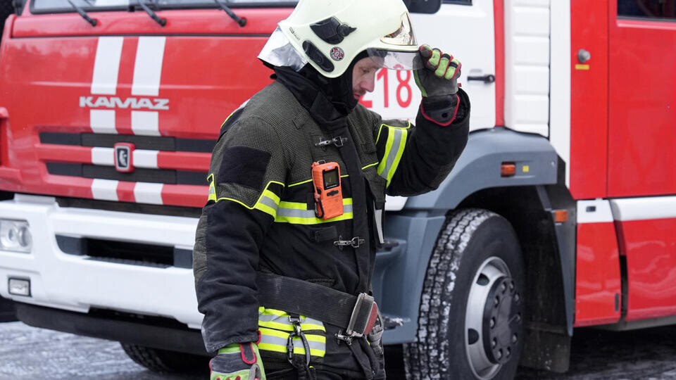     Нефтезавод загорелся после падения обломков БПЛА в Краснодарском крае ИЗВЕСТИЯ/Андрей Эрштрем