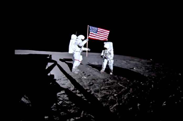    Американская миссия 'Артемида IV' высаживается на Луну в 2028 году, открывая новую эру лунных исследований и освоения. novostix