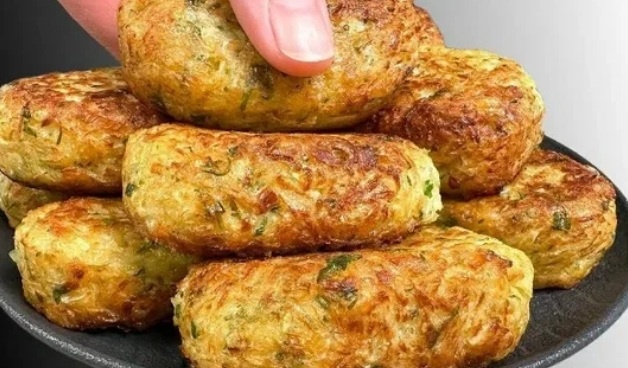 Котлеты с картофелем, морковью, луком, чесноком и сладким перцем.