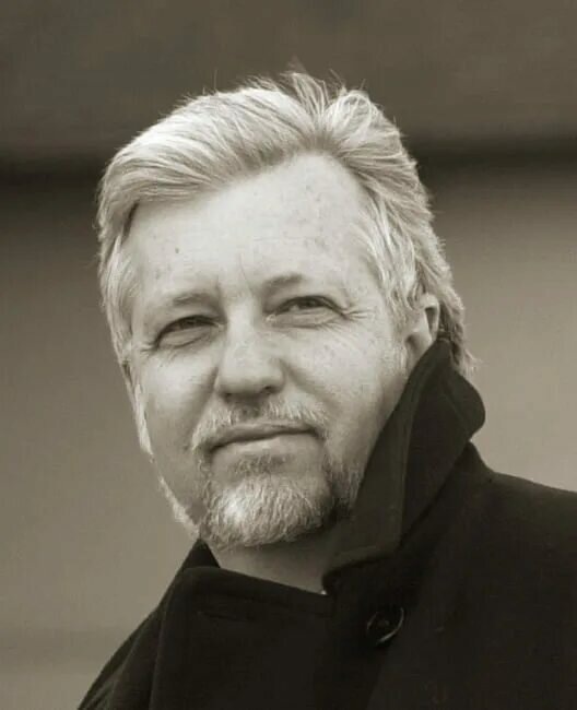 Дэн Симмонс 