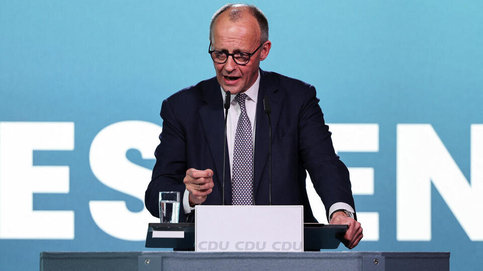     Мерц назвал условие для переговоров с Россией REUTERS/Leon Kuegeler