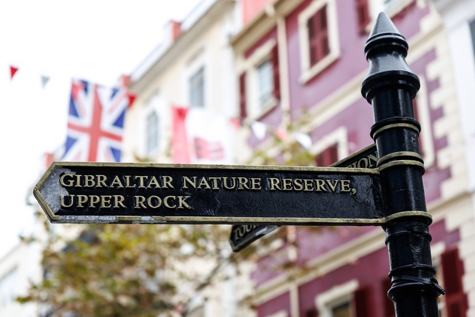    Бизнесмена из Британии серьёзно оштрафовали за украшение города флагами GLOBAL LOOK PRESS