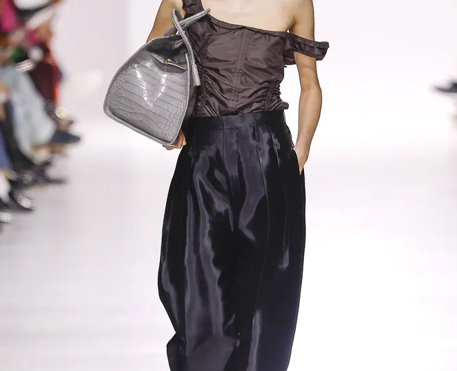 КАКИЕ БРЮКИ В МОДЕ ВЕСНОЙ 2026 ГОДА