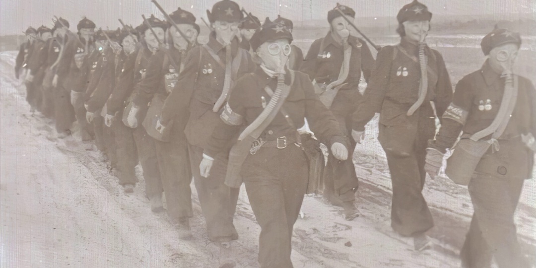 1 марта — праздничный марш в противогазах