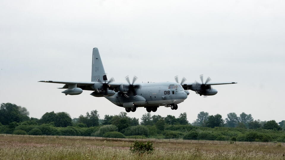    Число погибших при крушении набитого деньгами самолета ВВС Боливии выросло до 15 VALDA KALNINA/EPA/TASS