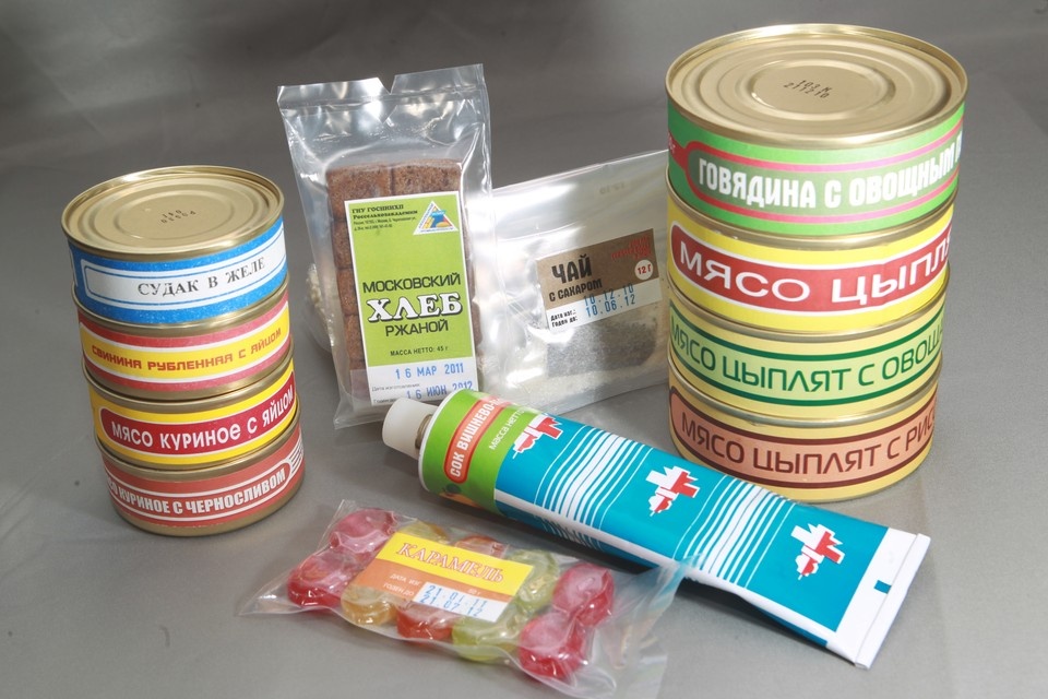    Существует распространенный миф, что космонавты питаются едой из тюбиков. На самом деле, продукты в тубах - сейчас встречаются довольно редко. Сергей ШАХИДЖАНЯН