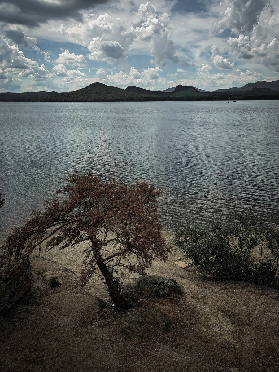 2-й кадр: Забрался выше, ракурс сверху вниз, все тоже ощущение глубины