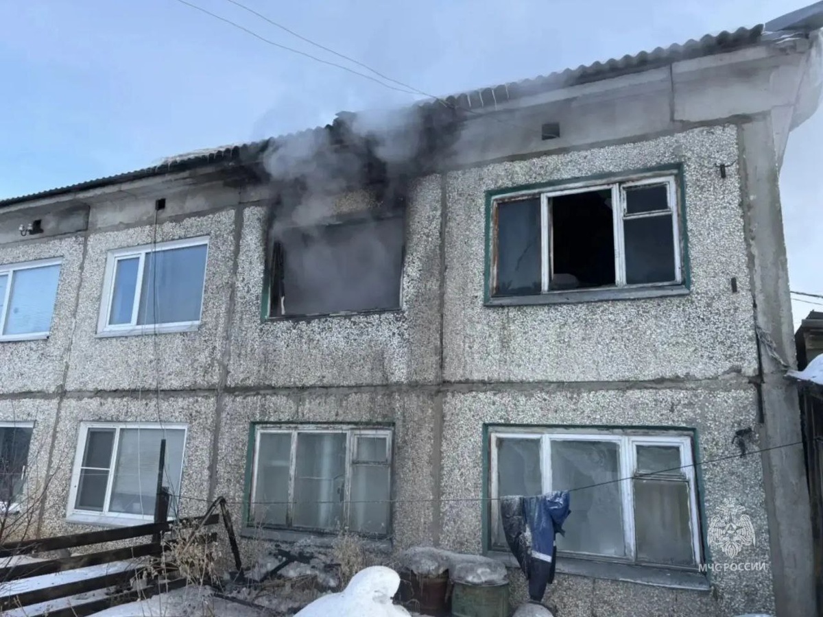    Мужчина погиб в горящей квартире в поселке в Иркутской области