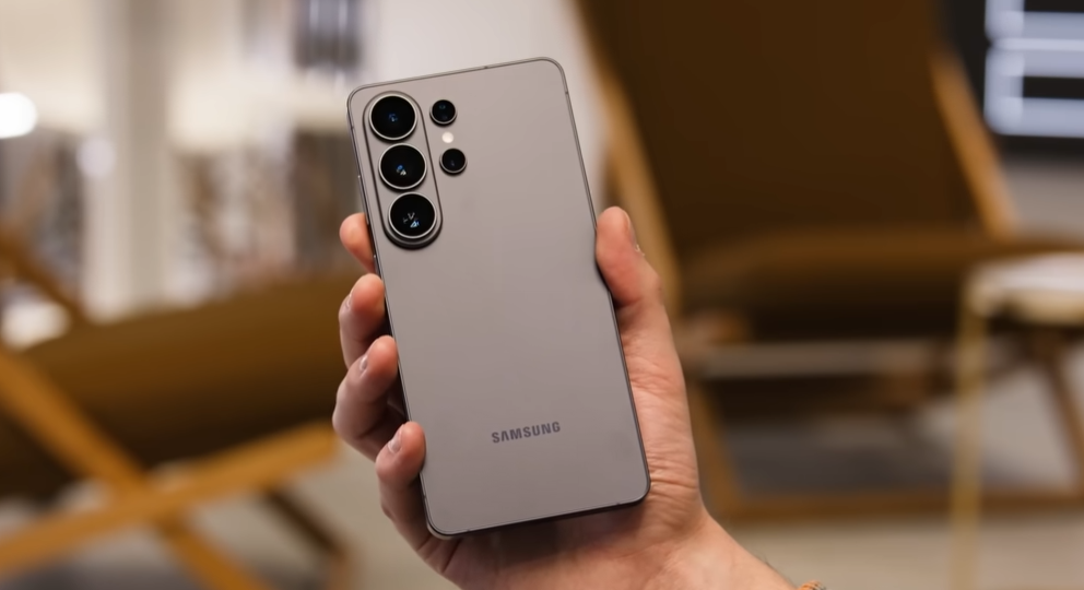 Антишпион за 140 тысяч: разобрал Galaxy S26 Ultra — нашел интригу в экране и разочарование в батарее