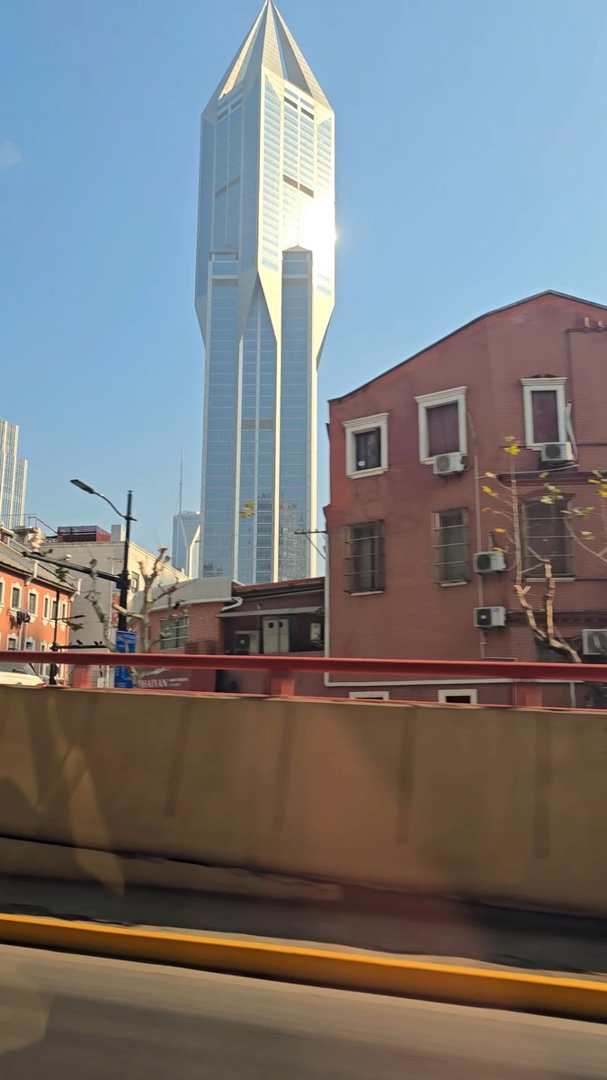 Небоскреб Tomorrow Square в Шанхае