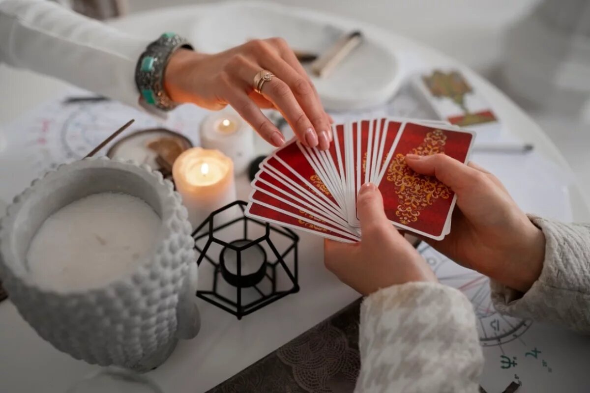    Таролог убедила хабаровчанку отдать ей все свои деньги для «ритуала»