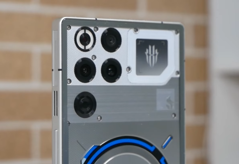 Год с айфоном стал ошибкой: 5 китайских смартфонов, которые оказались мощнее iPhone 16 Pro Max