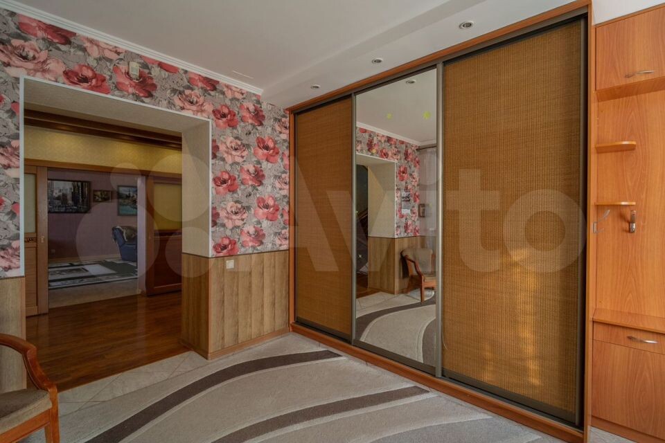    Трехуровневый дом в Барнауле за 39,9 млн рублей. Источник: Avito