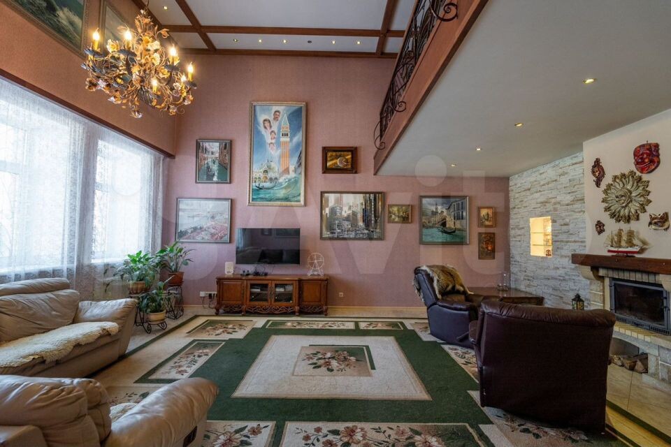    Трехуровневый дом в Барнауле за 39,9 млн рублей. Источник: Avito