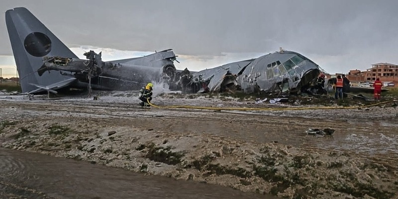 Упавший самолёт.  фото: яндекс.